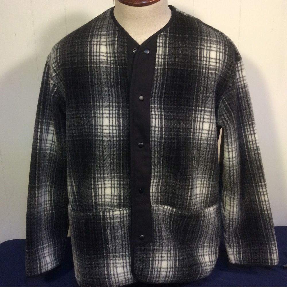 8 seconds No Collar Men’s Black and Gray Plaid Shirt Jacket Rare Size Medium